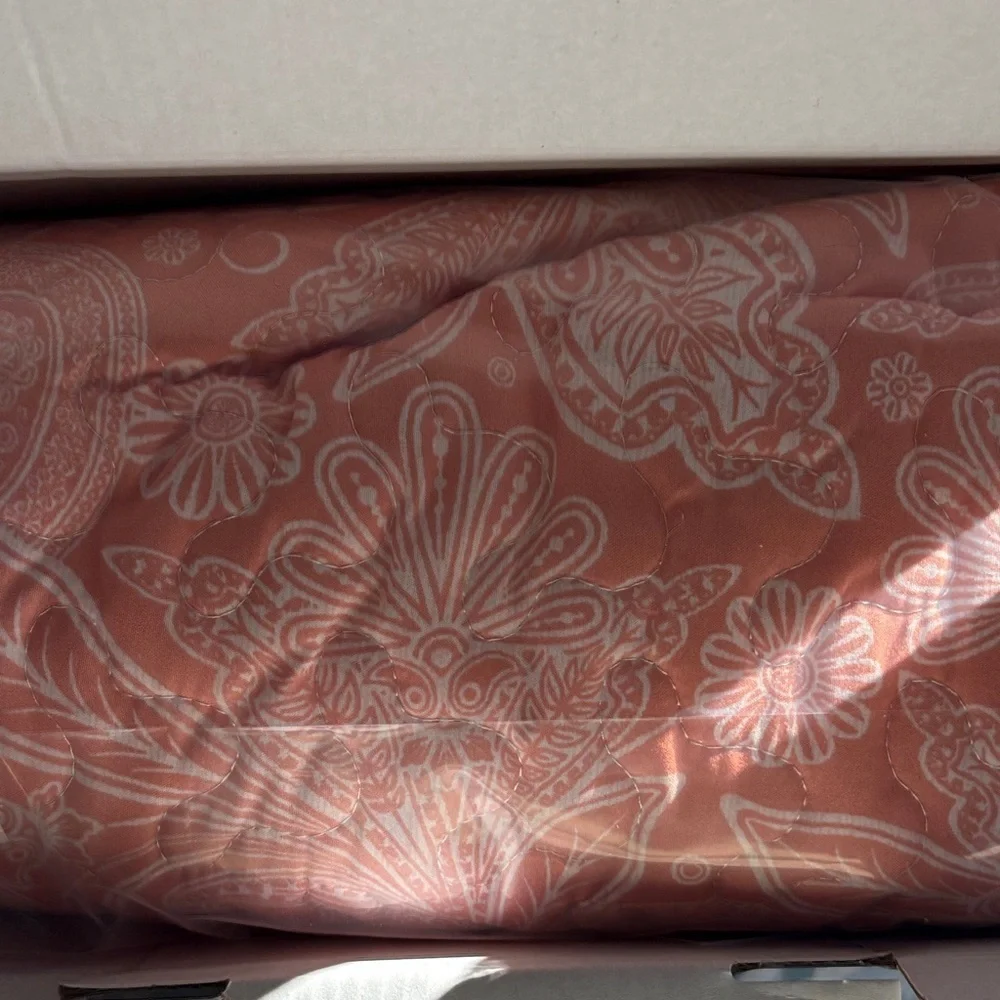 Floral Patterned Quilt in Terracotta